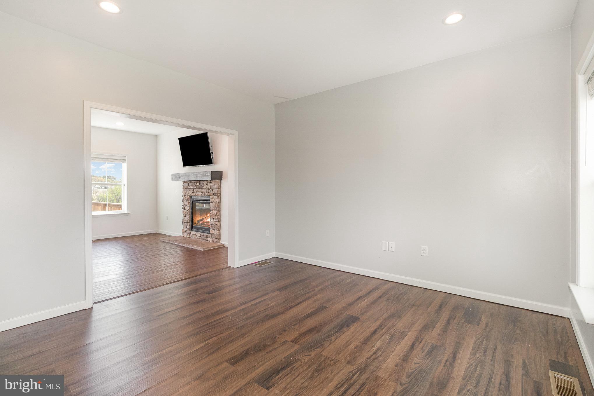 MOUNTAIN VIEW ESTATES - Residential