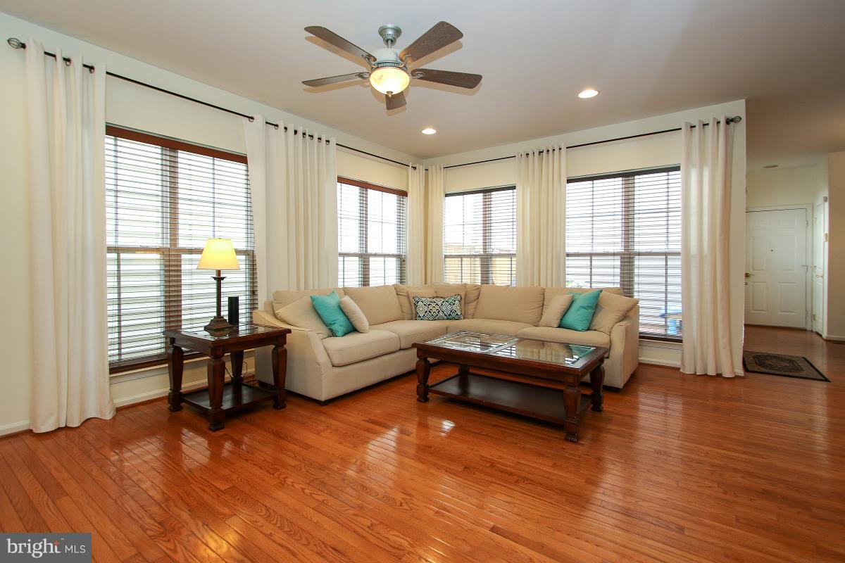 LORTON TOWN CNTR LANDBAY - Residential Lease