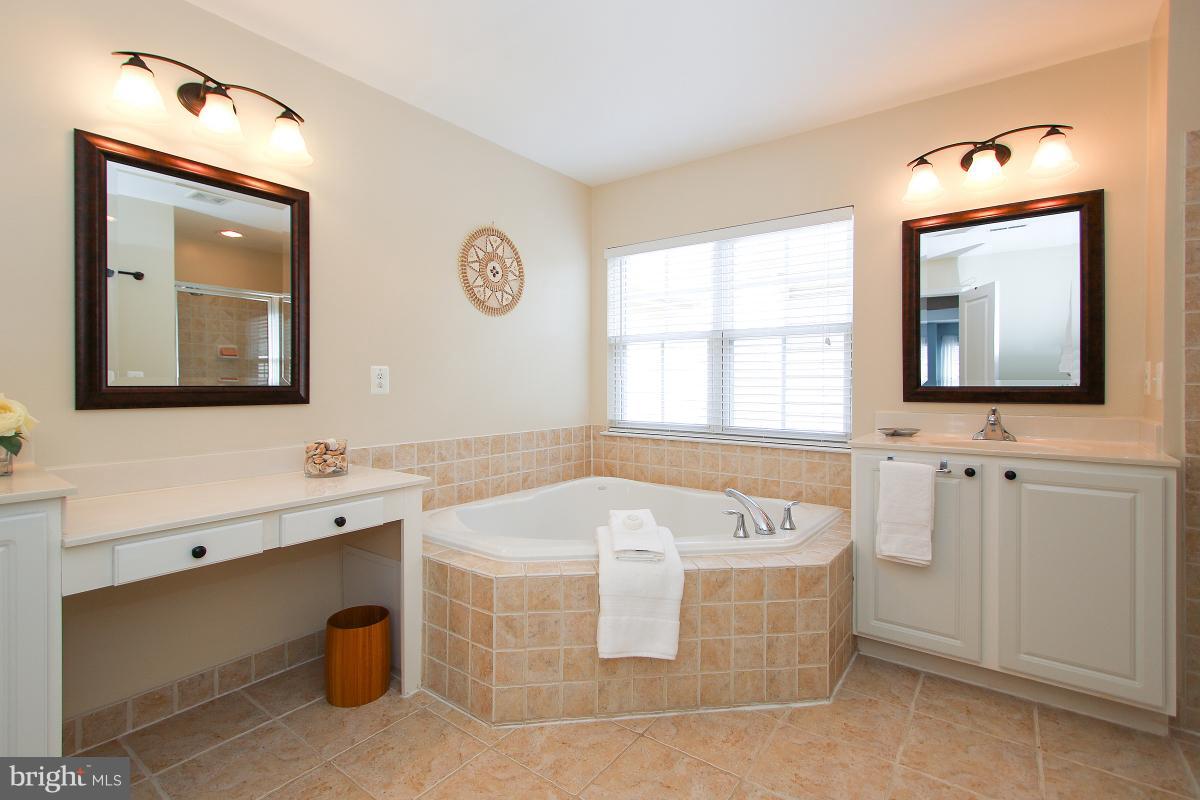 LORTON TOWN CNTR LANDBAY - Residential Lease