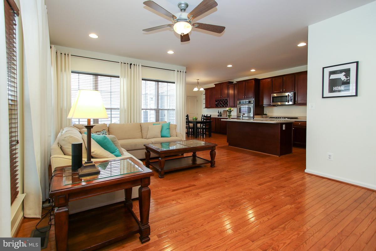 LORTON TOWN CNTR LANDBAY - Residential Lease