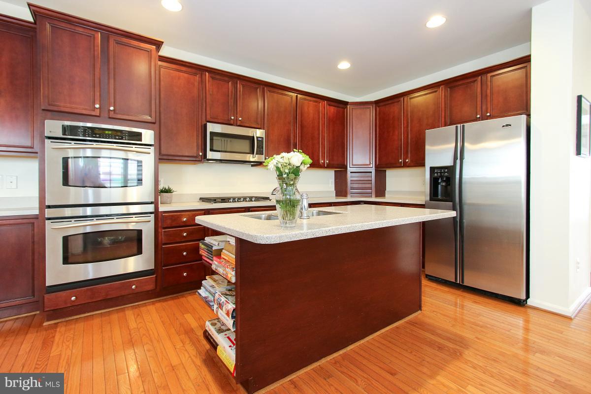 LORTON TOWN CNTR LANDBAY - Residential Lease