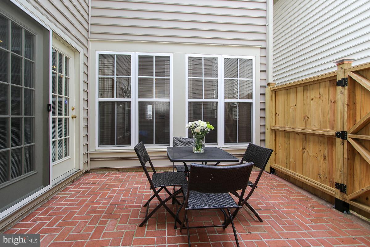 LORTON TOWN CNTR LANDBAY - Residential Lease