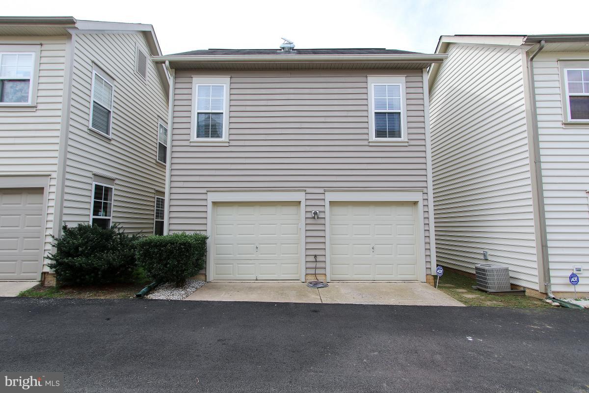 LORTON TOWN CNTR LANDBAY - Residential Lease