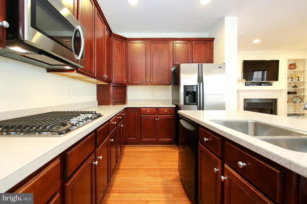 LORTON TOWN CNTR LANDBAY - Residential Lease