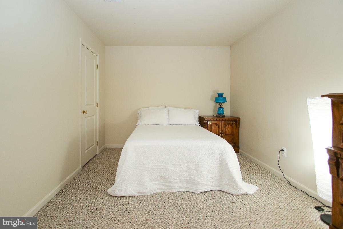 LORTON TOWN CNTR LANDBAY - Residential Lease