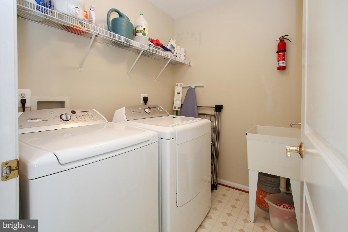 LORTON TOWN CNTR LANDBAY - Residential Lease