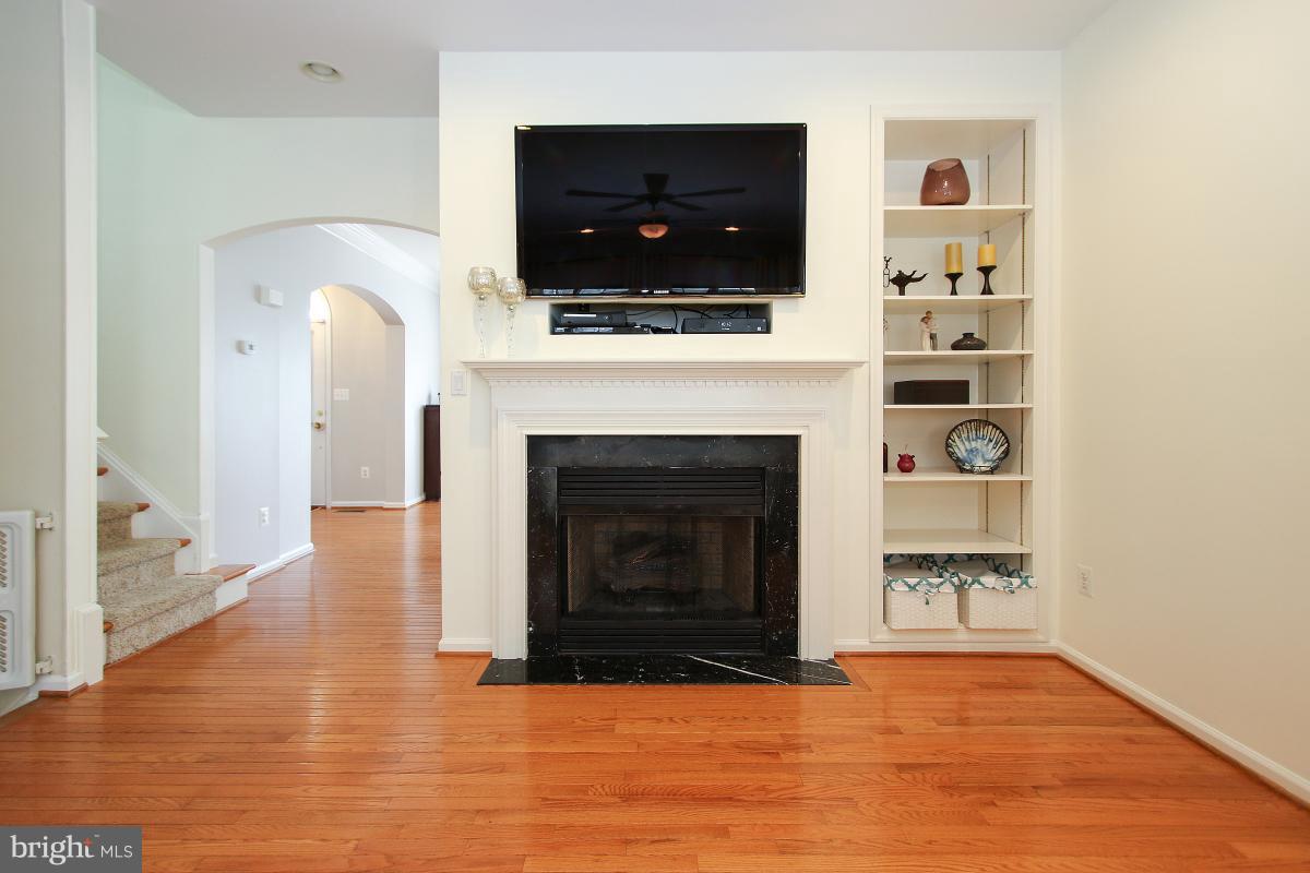 LORTON TOWN CNTR LANDBAY - Residential Lease