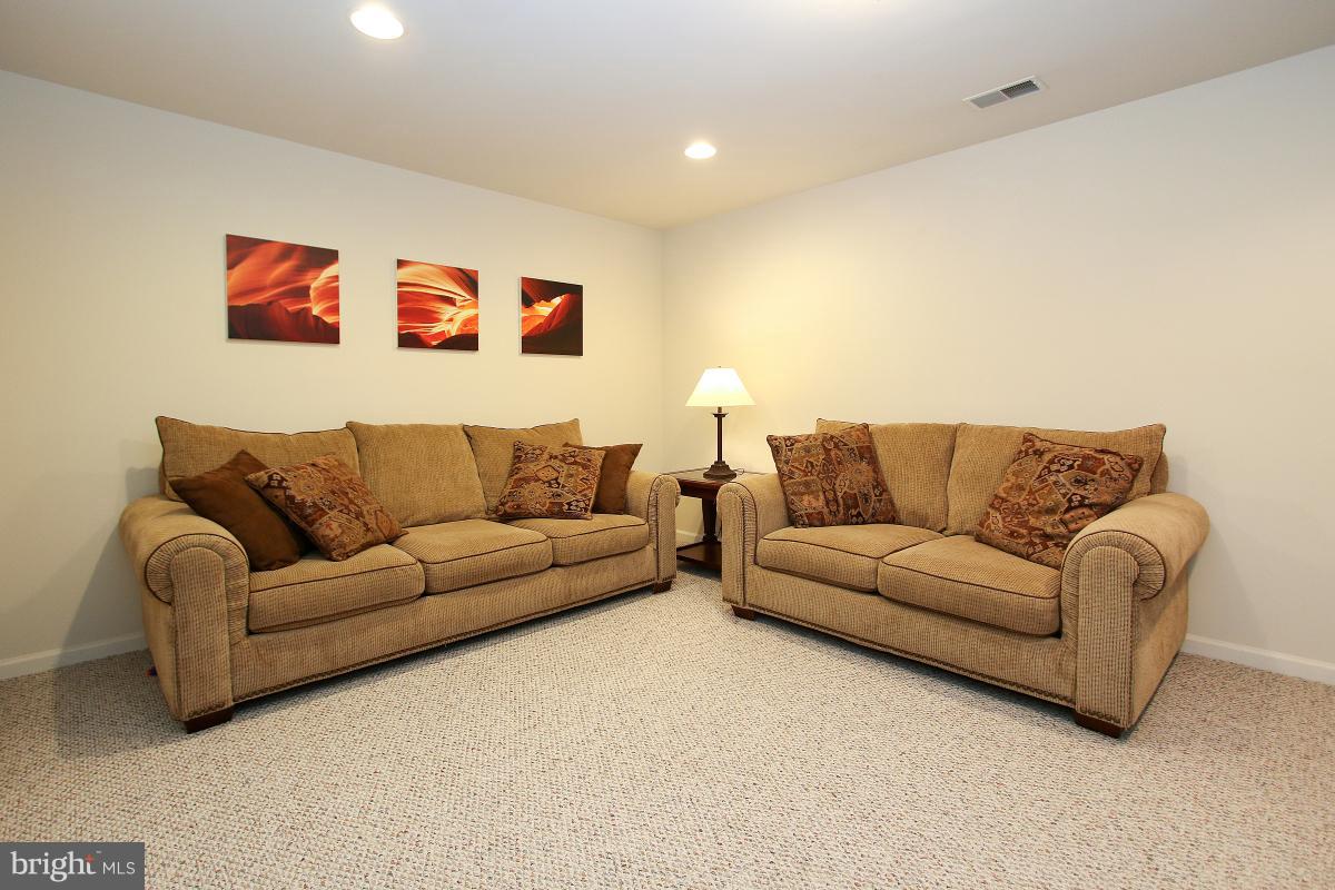 LORTON TOWN CNTR LANDBAY - Residential Lease