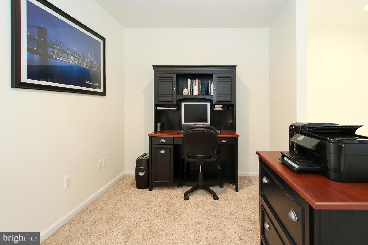 LORTON TOWN CNTR LANDBAY - Residential Lease