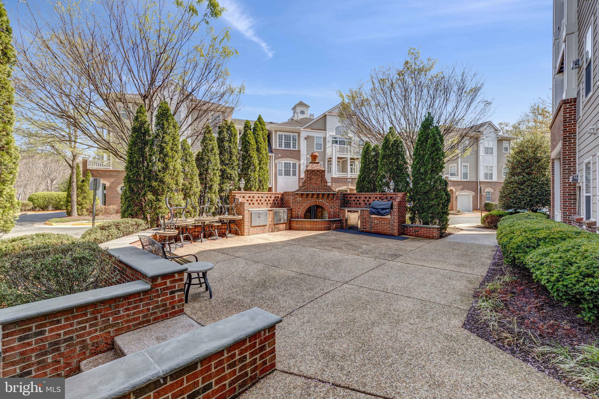 HIDDENBROOK - Residential