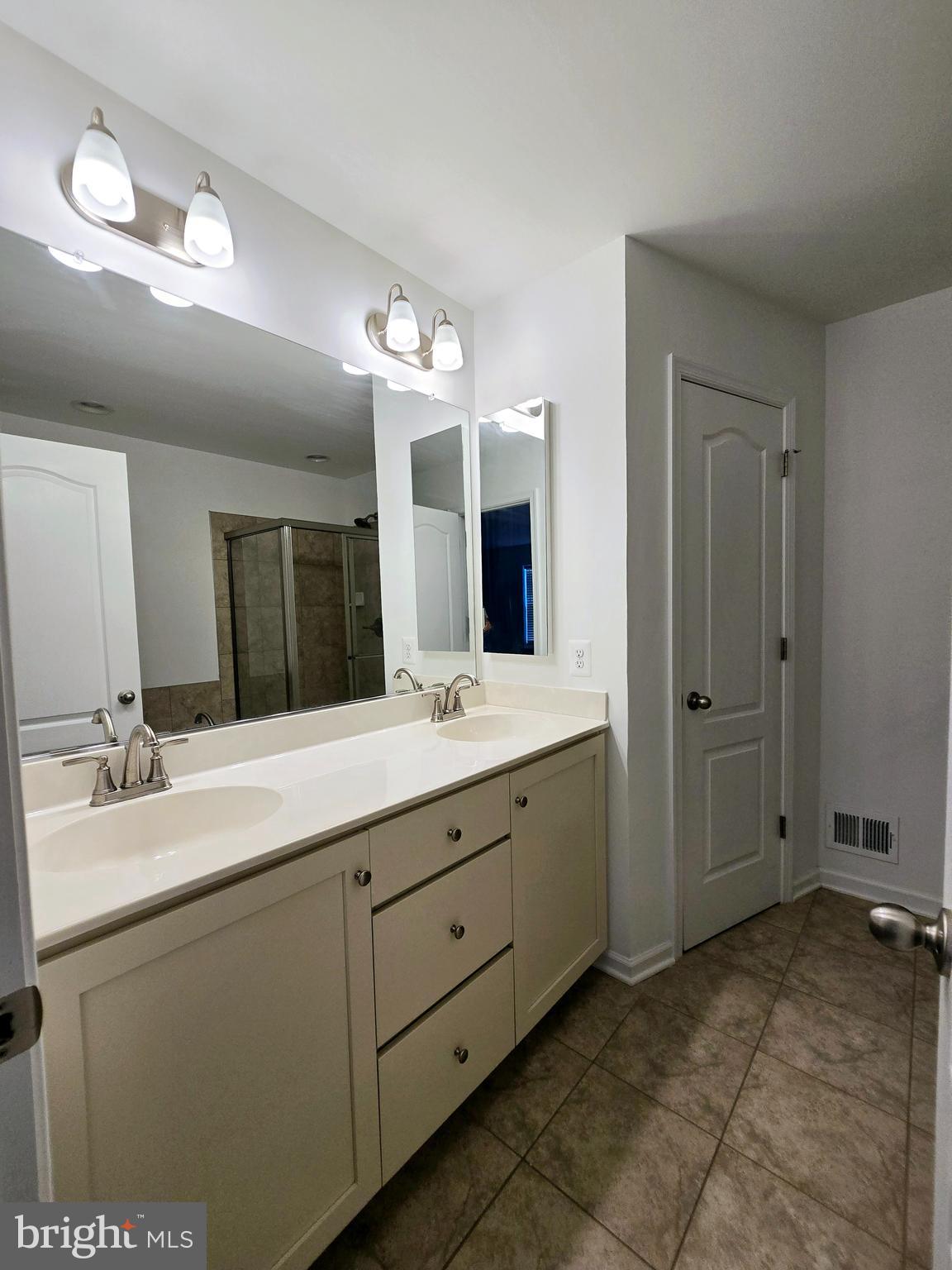 MCCAULEY CROSSING - Residential Lease