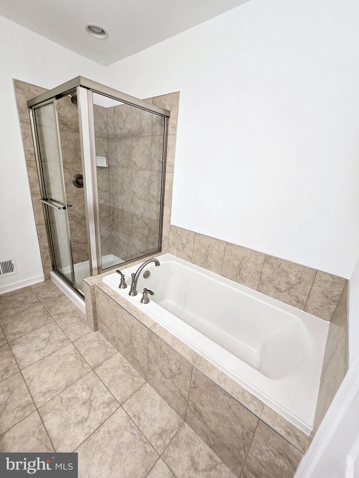 MCCAULEY CROSSING - Residential Lease