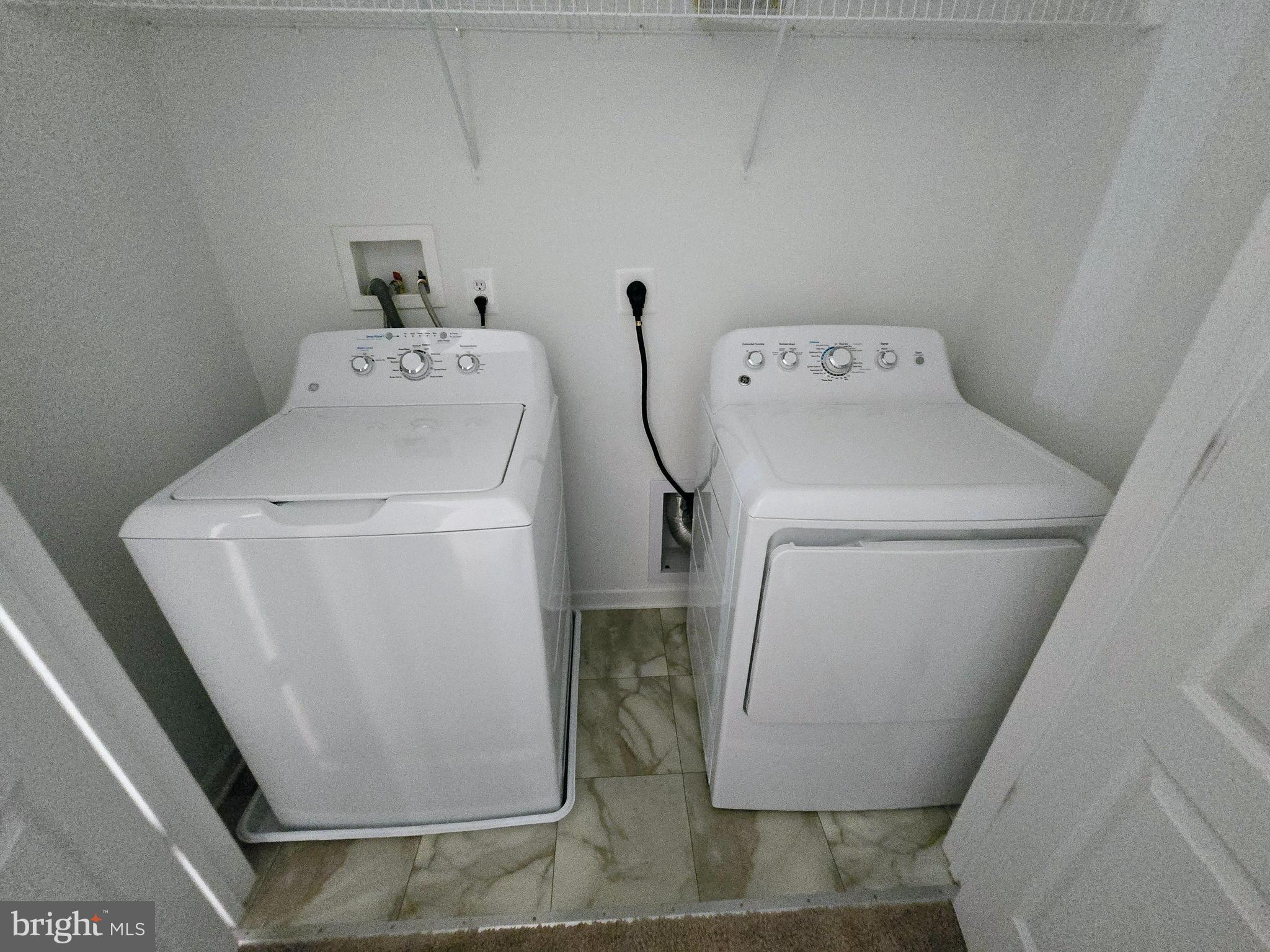 MCCAULEY CROSSING - Residential Lease