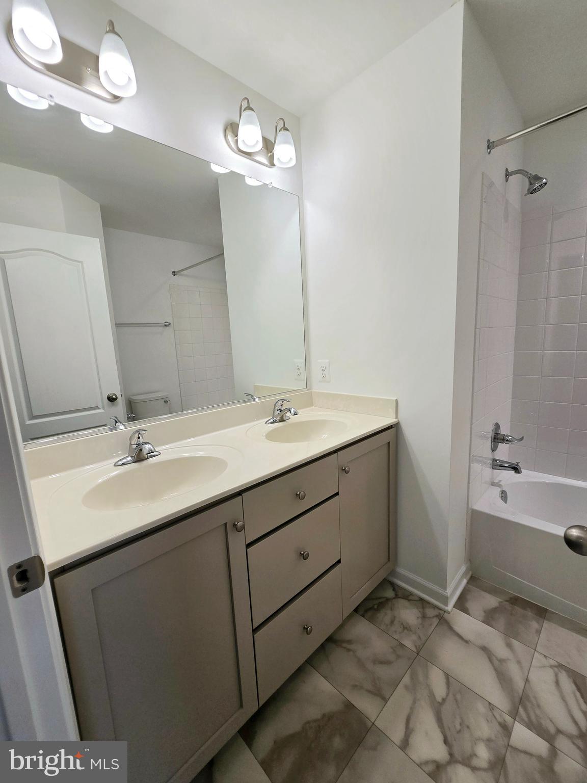 MCCAULEY CROSSING - Residential Lease