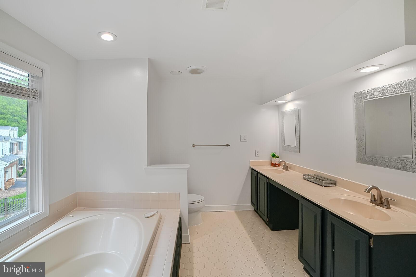 NORBECK ESTATES - Residential Lease