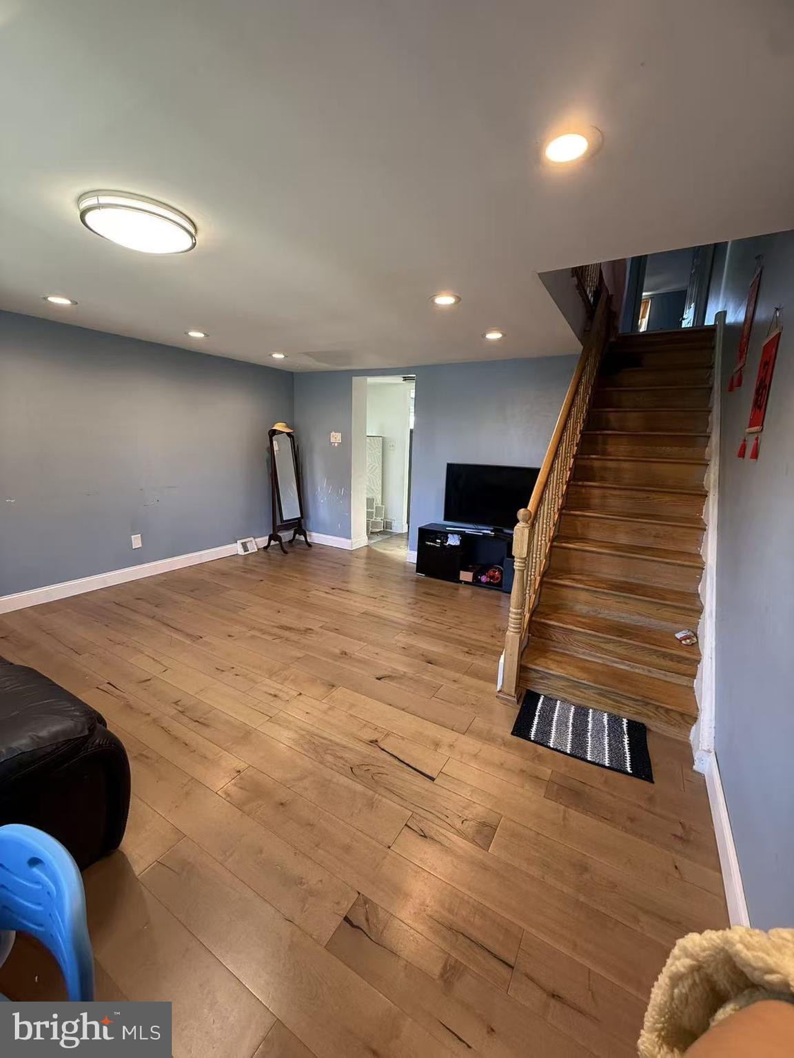 HOLME CIRCLE - Residential
