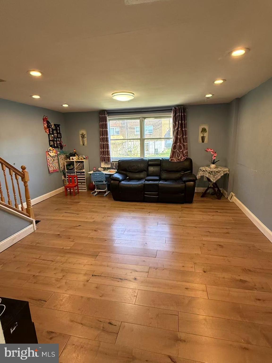 HOLME CIRCLE - Residential