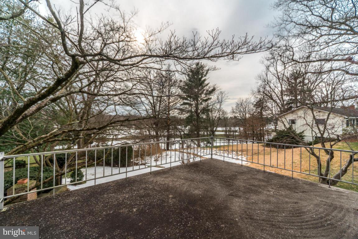 COLONIAL MANOR - Residential