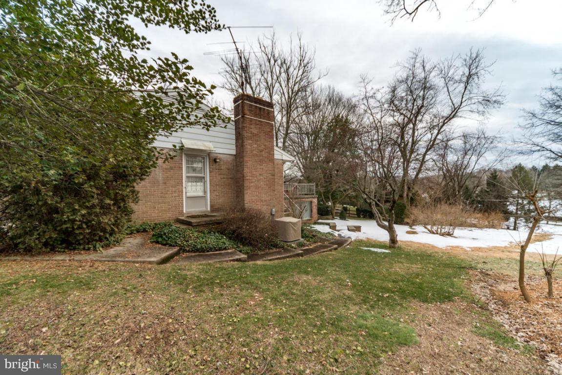 COLONIAL MANOR - Residential