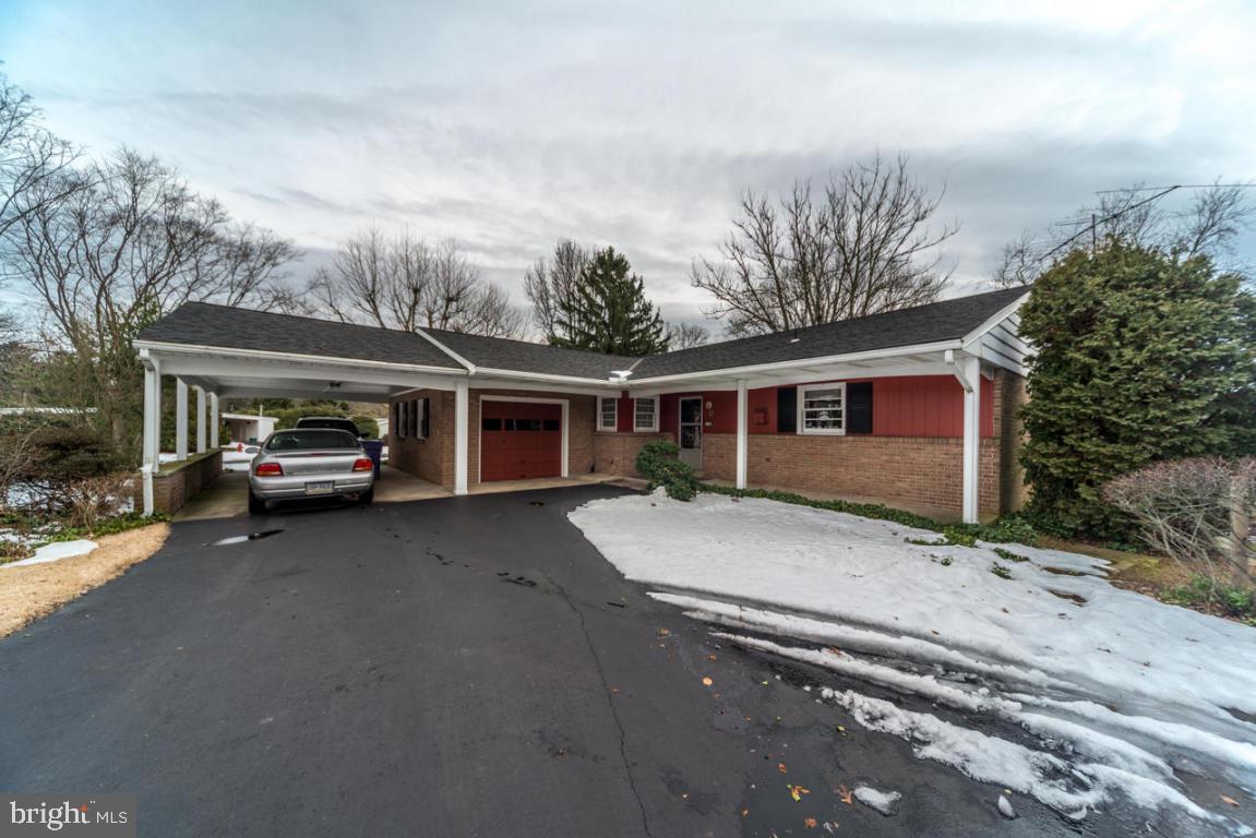 COLONIAL MANOR - Residential