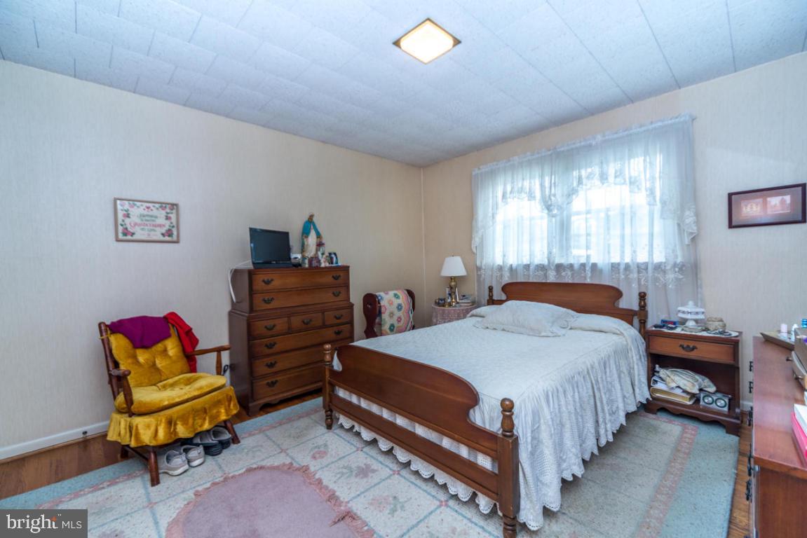 COLONIAL MANOR - Residential