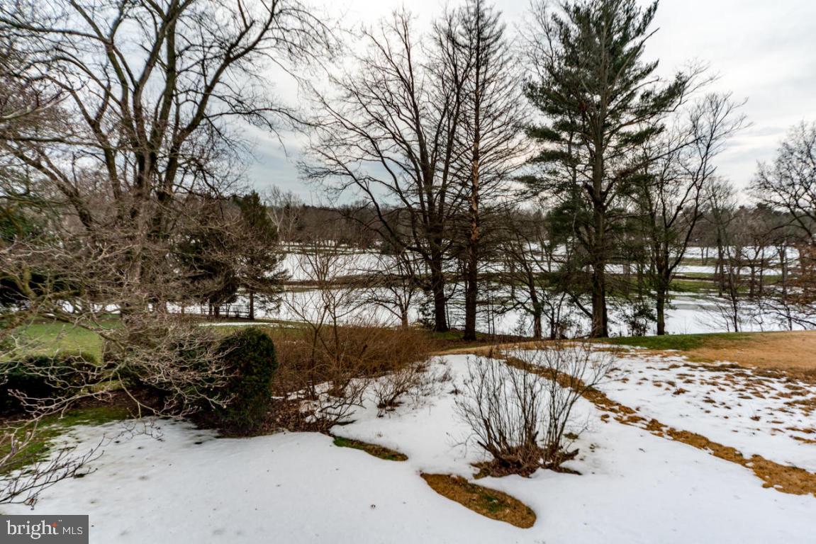 COLONIAL MANOR - Residential