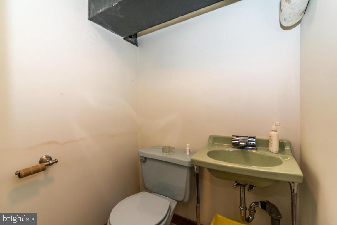 COLONIAL MANOR - Residential