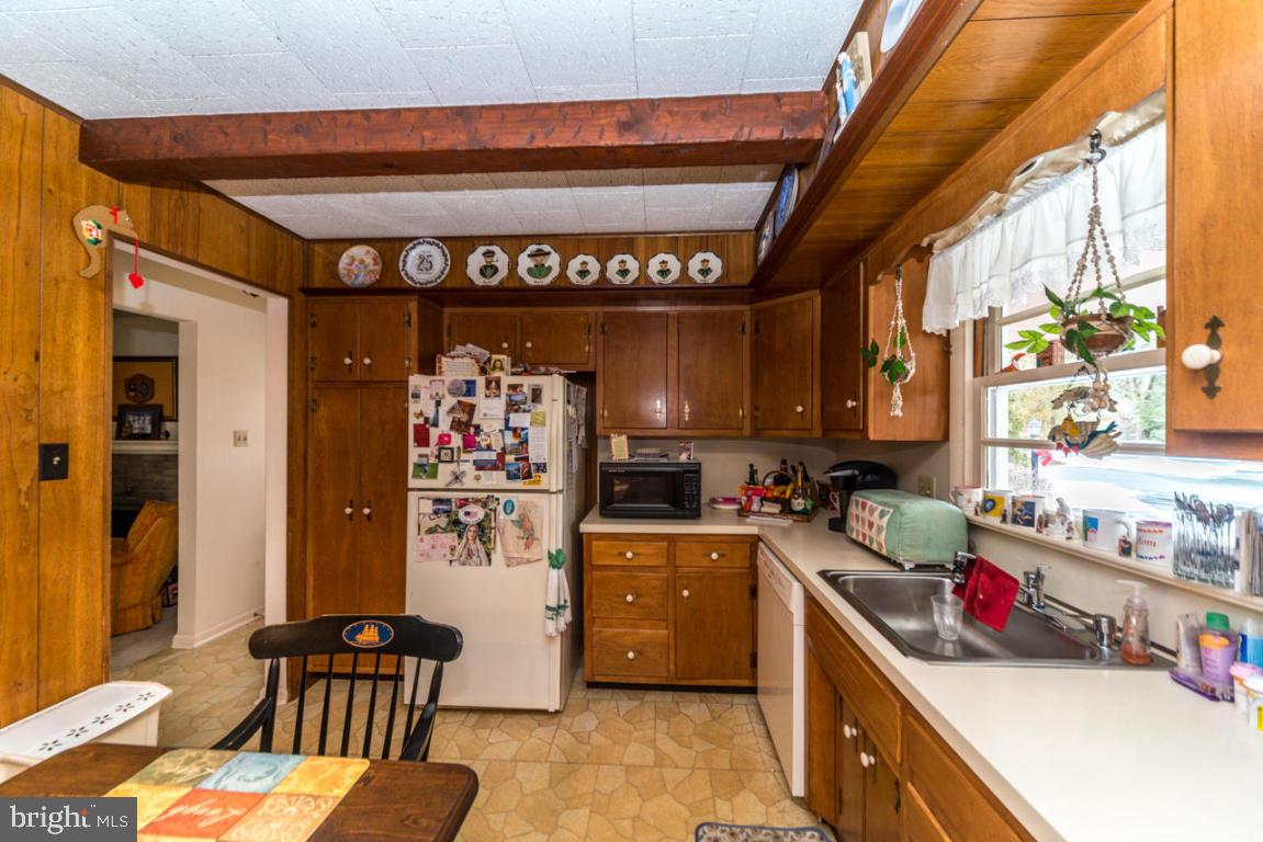 COLONIAL MANOR - Residential