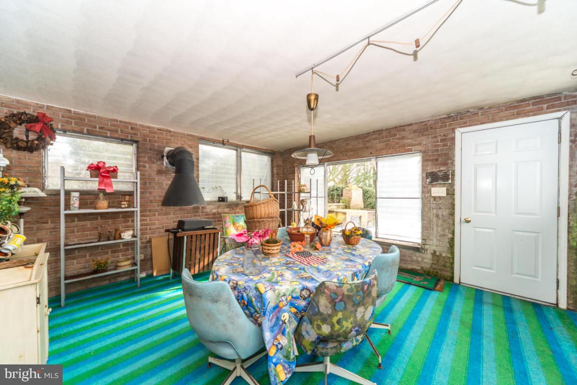 COLONIAL MANOR - Residential