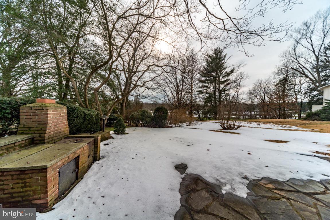 COLONIAL MANOR - Residential