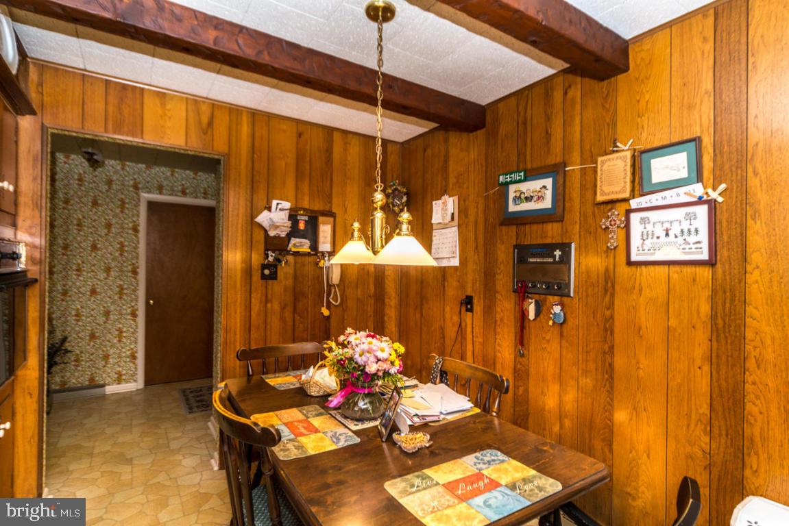 COLONIAL MANOR - Residential