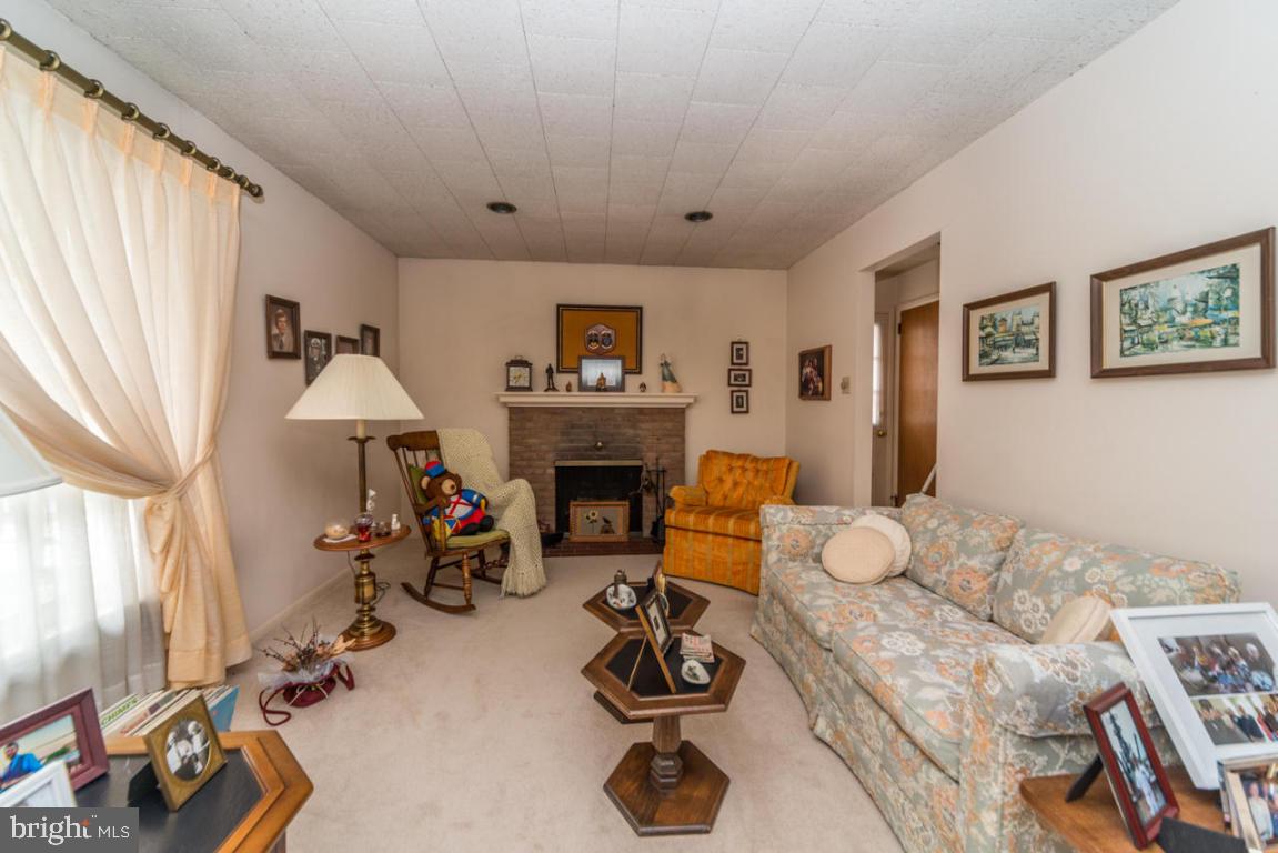 COLONIAL MANOR - Residential