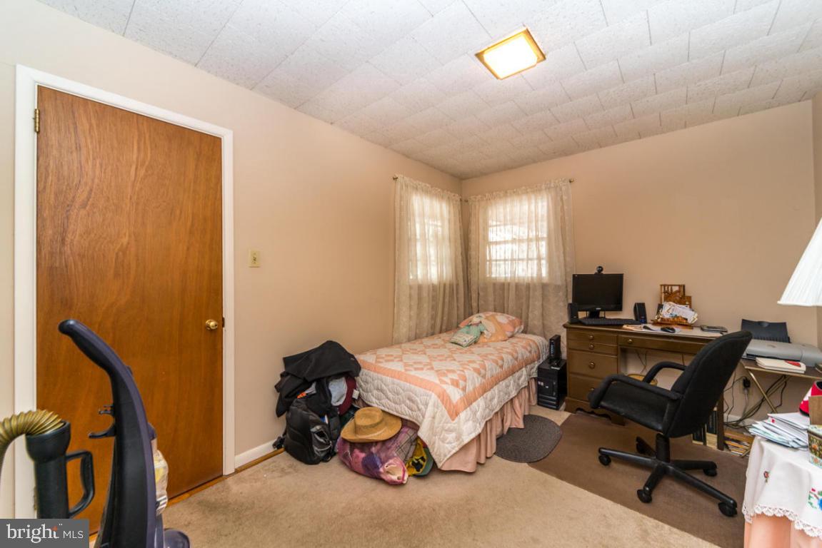 COLONIAL MANOR - Residential