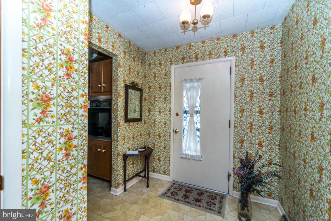 COLONIAL MANOR - Residential