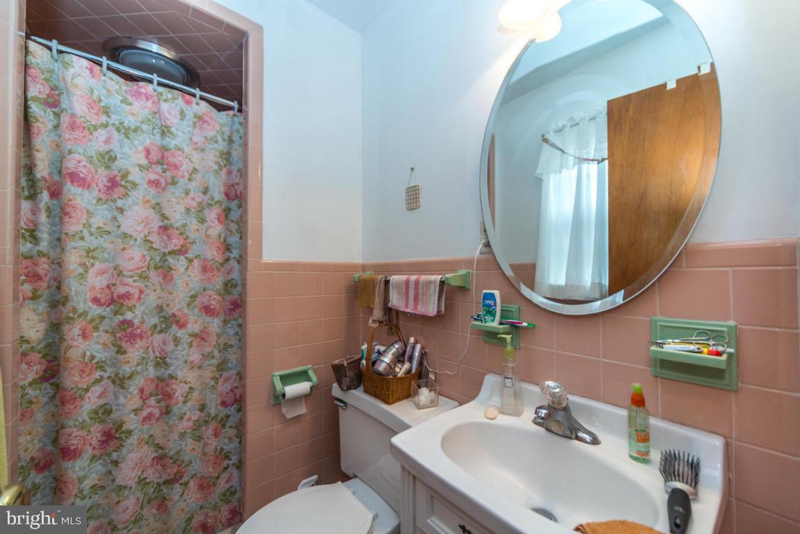 COLONIAL MANOR - Residential