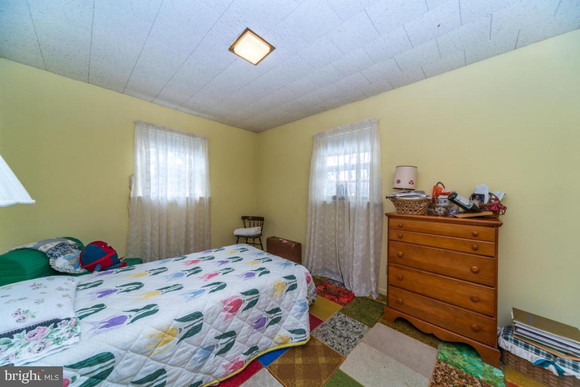 COLONIAL MANOR - Residential