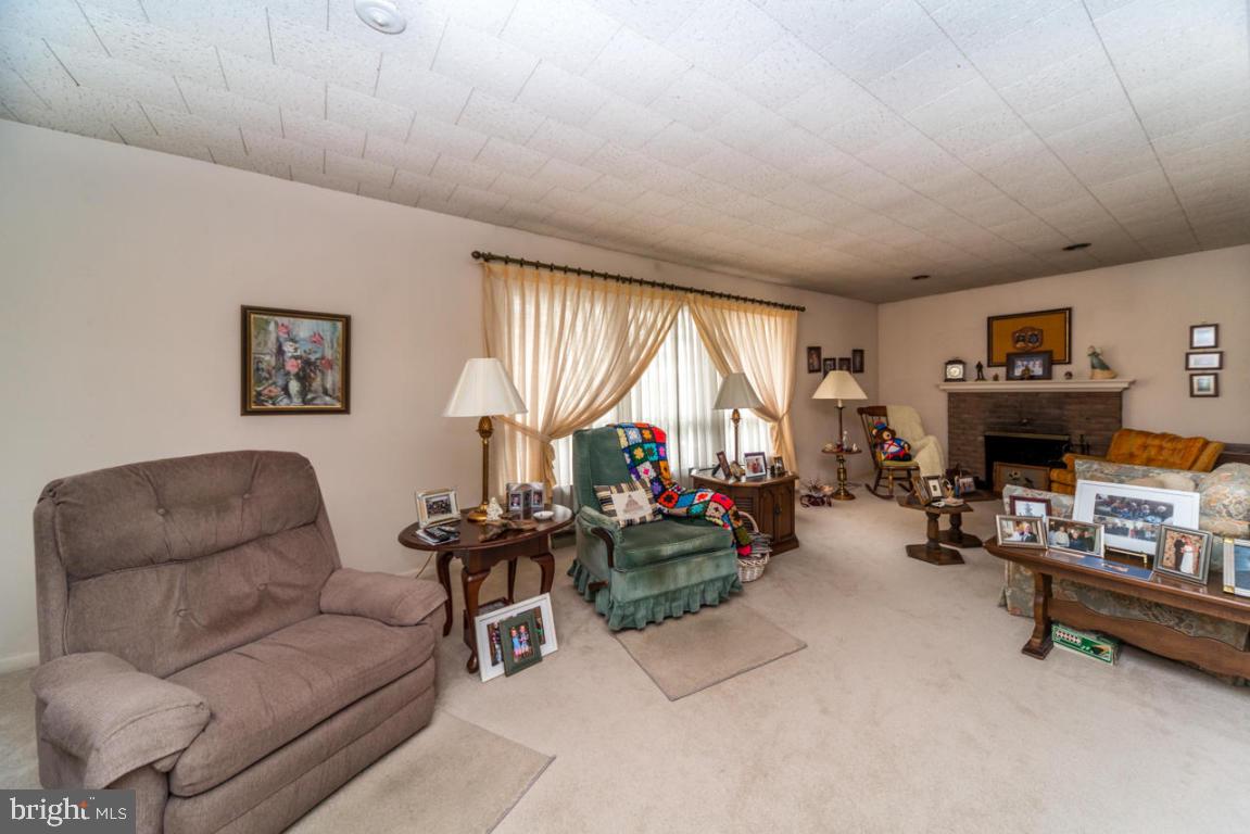 COLONIAL MANOR - Residential