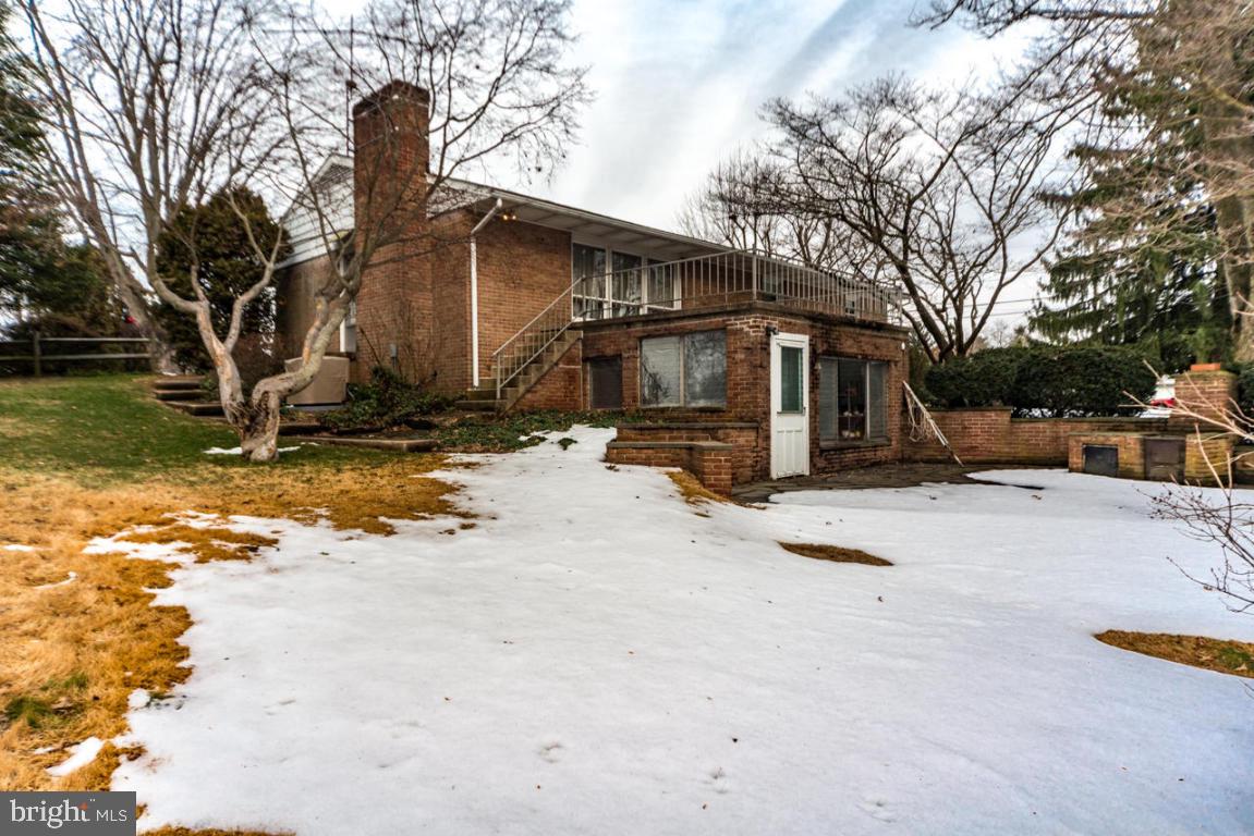 COLONIAL MANOR - Residential