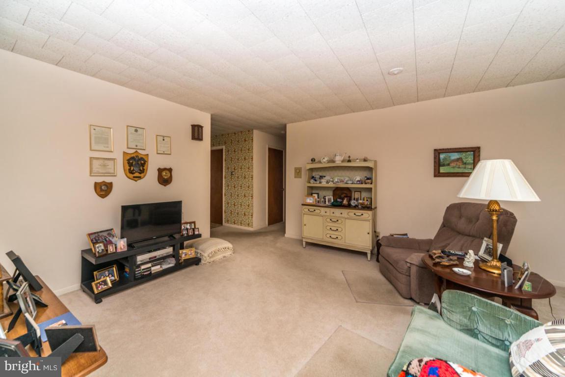 COLONIAL MANOR - Residential