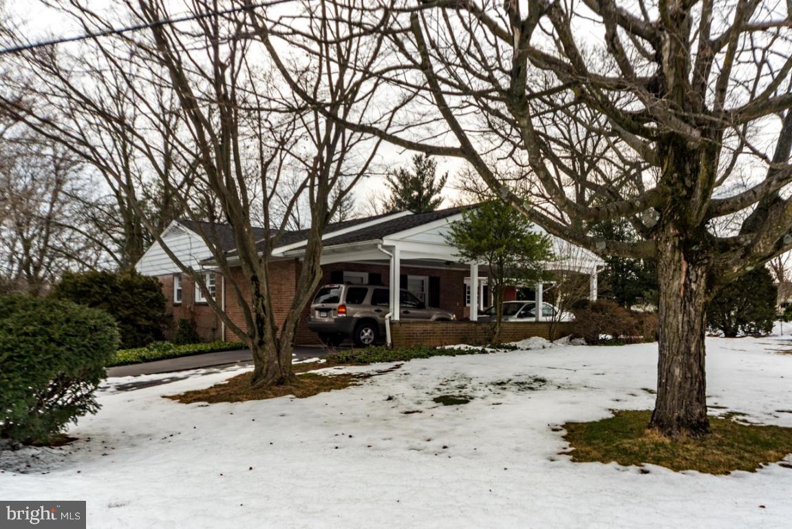 COLONIAL MANOR - Residential