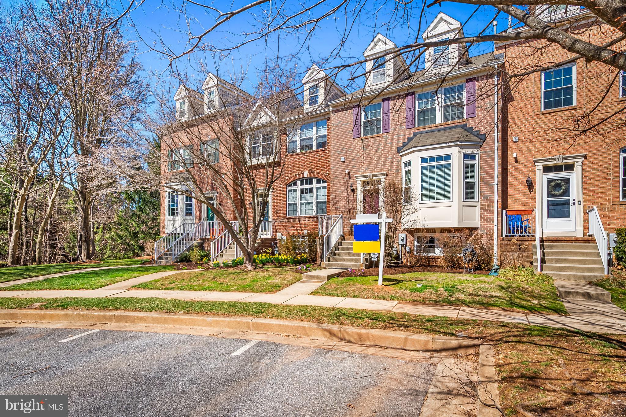 33 FERNS COURT