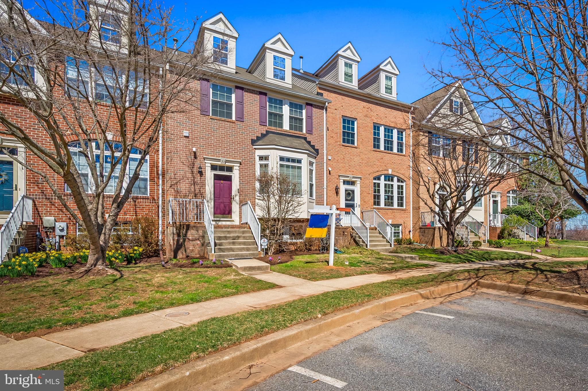 33 FERNS COURT
