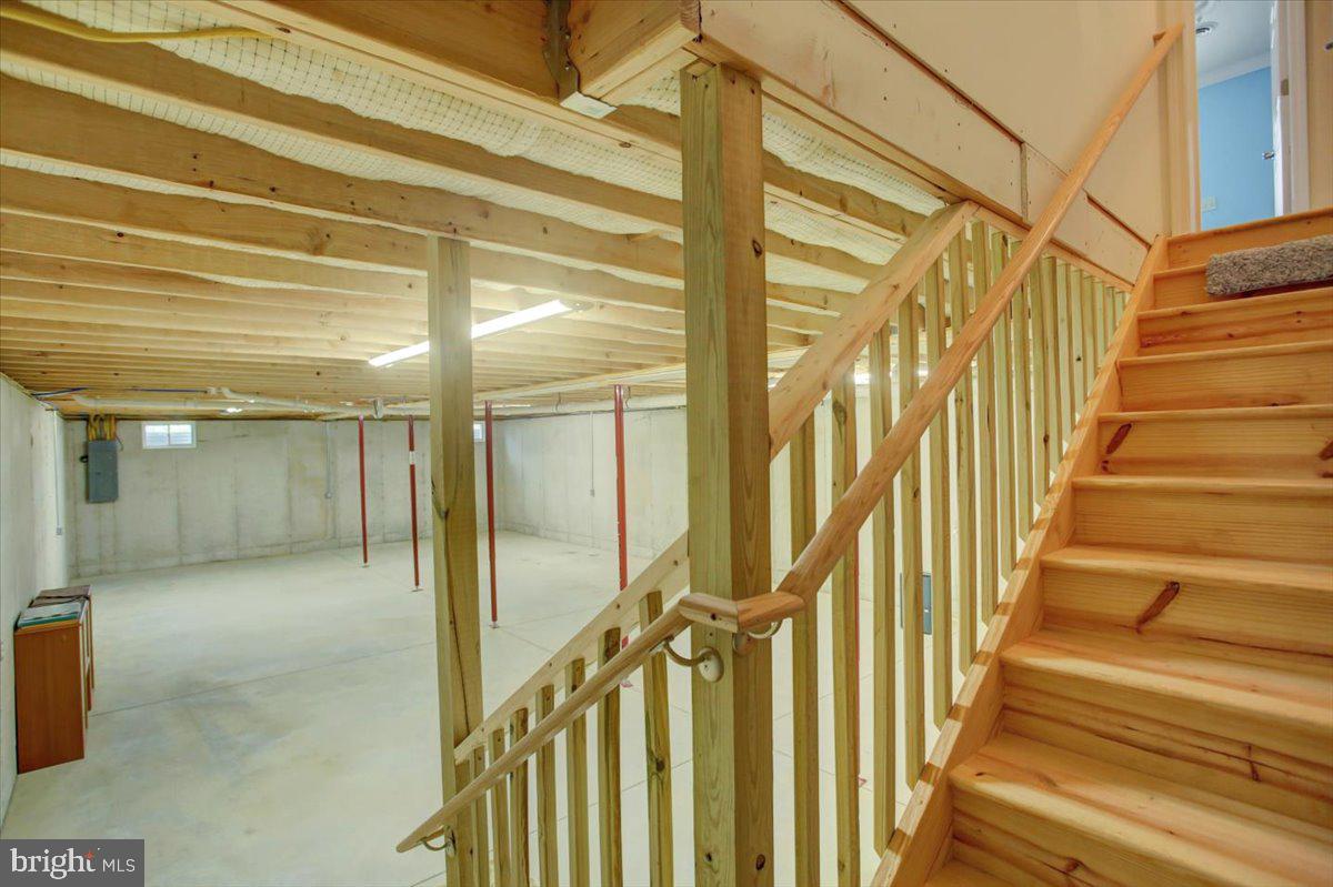 BLUE SPRING - Residential