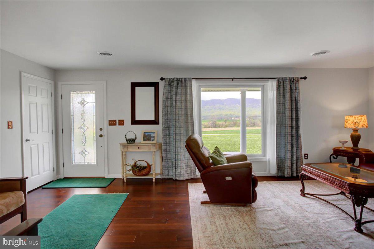 BLUE SPRING - Residential