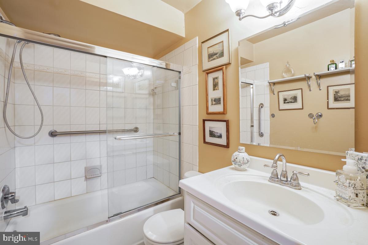 CAPITOL HILL - Residential
