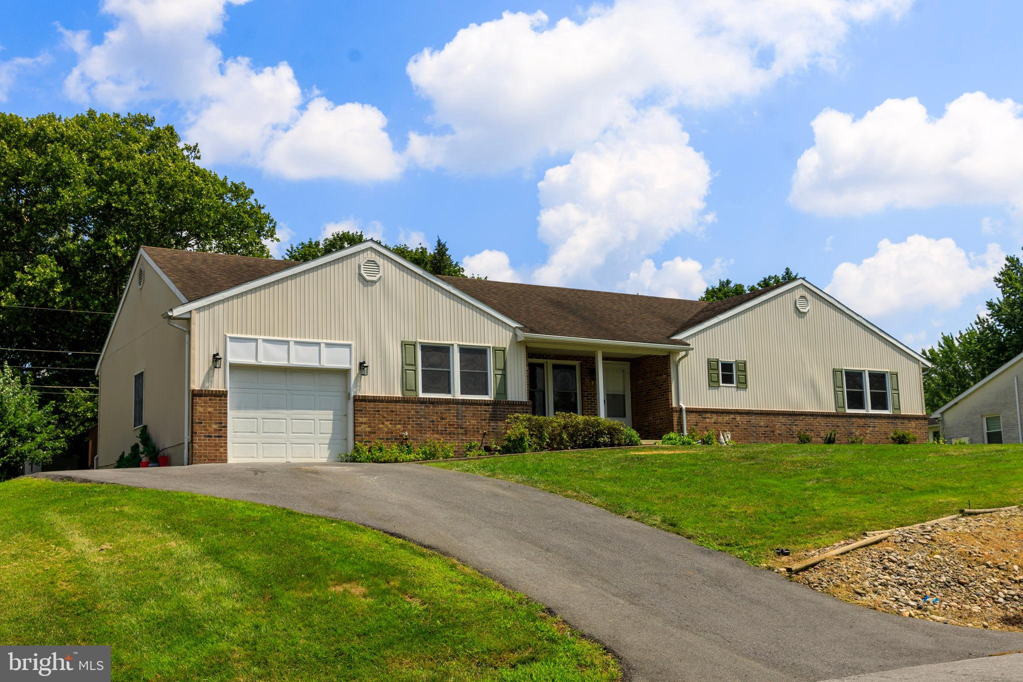 🏡 Spacious, Updated Home in Maugansville, MD – Move-In Ready!
Don’t miss this beautifully remodeled 3-bedroom, 2-bathroom home in the heart of Maugansville! With a spacious layout that includes a living room, kitchen, dining room, mudroom, laundry room, garage, and basement, this home offers comfort, functionality, and plenty of space for entertaining.
✅ Recent Upgrades Include:
Brand new A/C unit
Fully remodeled kitchen with stainless steel appliances
Two completely renovated bathrooms
Fresh interior paint throughout
Lifetime waterproof vinyl flooring in common areas for style, durability, and peace of mind
New carpet in bedrooms
New washer and dryer
Modern recessed lighting in the living room, dining room, and kitchen
Exterior lighting upgrades, including motion sensor lights around the garage and house
Freshly painted deck and updated landscaping
Large rear yard – perfect for outdoor gatherings and relaxation
📍 Prime Location: Conveniently located just minutes from I-81 and Route 11, offering easy access to shopping, dining, and commuting.