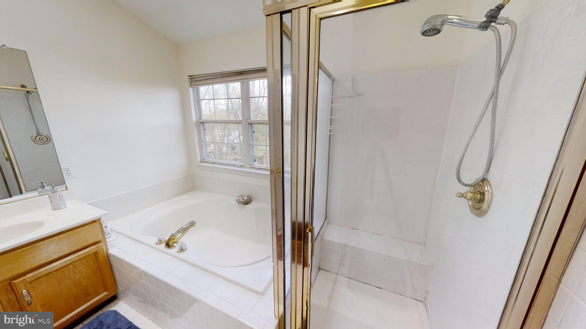 KINGS CROSSING - Residential Lease