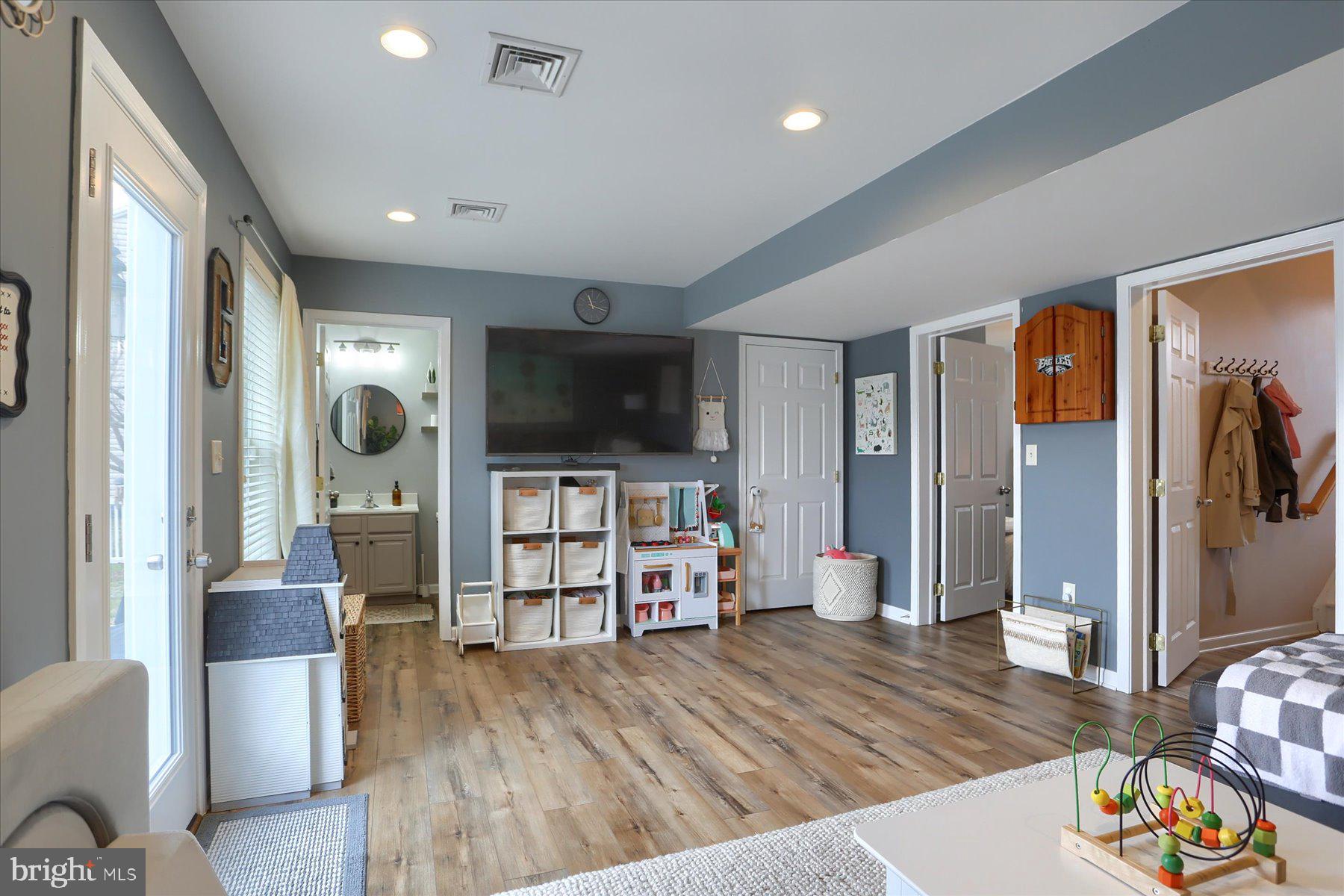 CHESTNUT HOLLOW - Residential