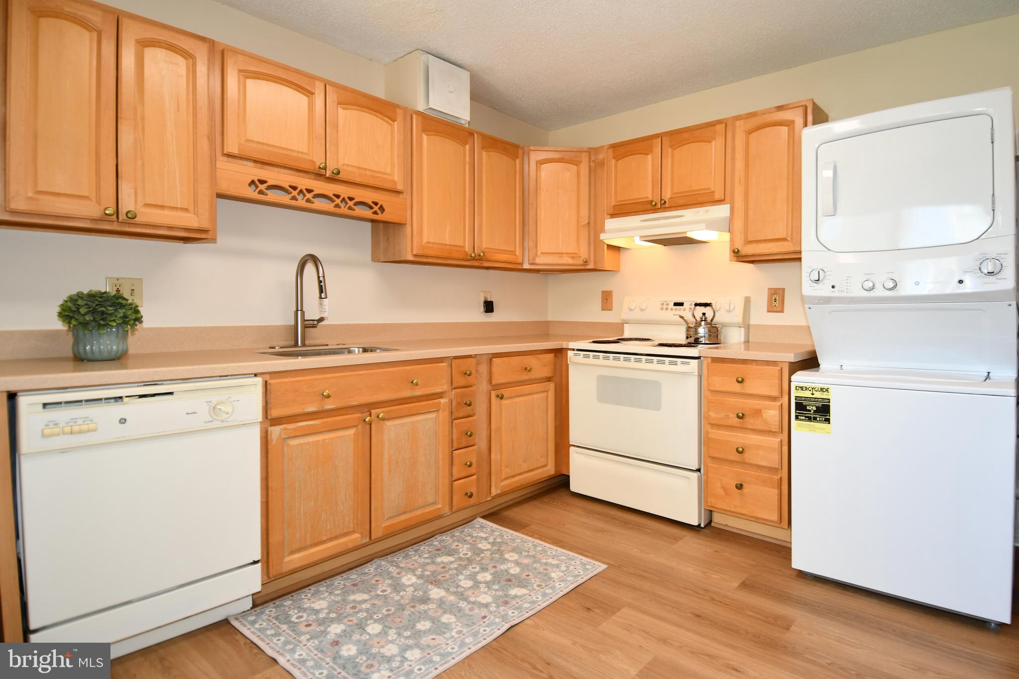 LEISURE WORLD - Residential