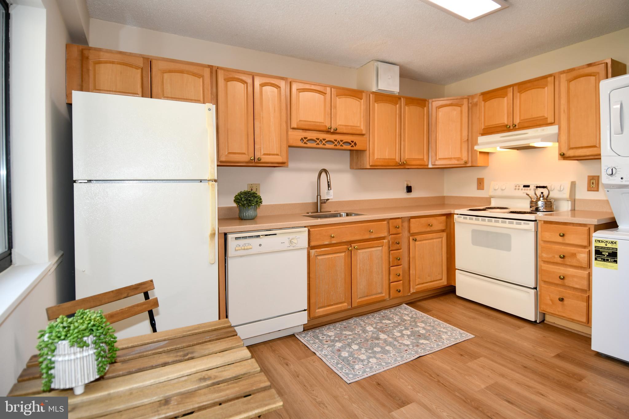 LEISURE WORLD - Residential